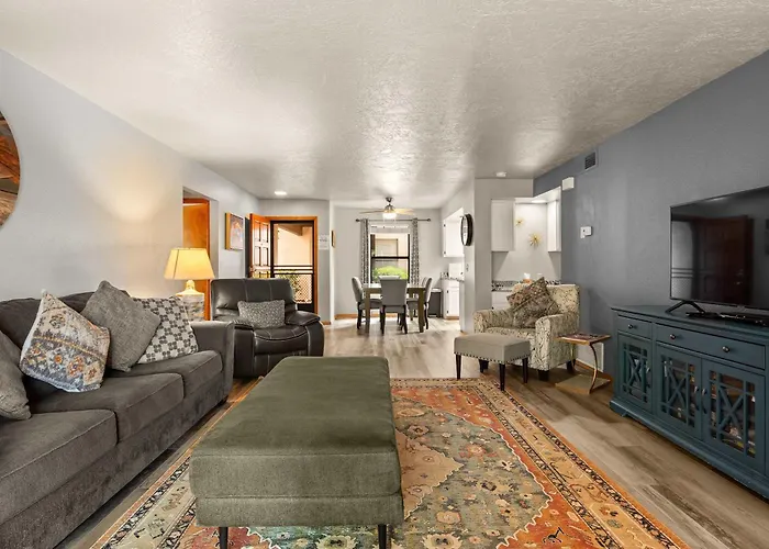 Charming With Community & Pool Holiday home Sedona