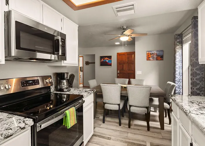 Charming With Community & Pool Holiday home Sedona