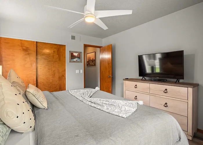 Charming With Community & Pool Holiday home